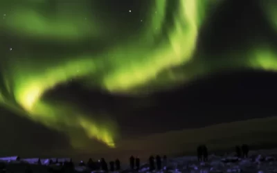 Auroras boreales y glaciares en Islandia